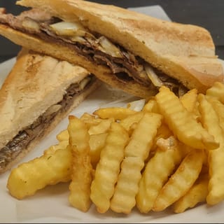 Bistec de Palomilla Sandwich (Palomilla Steak Sandwich)